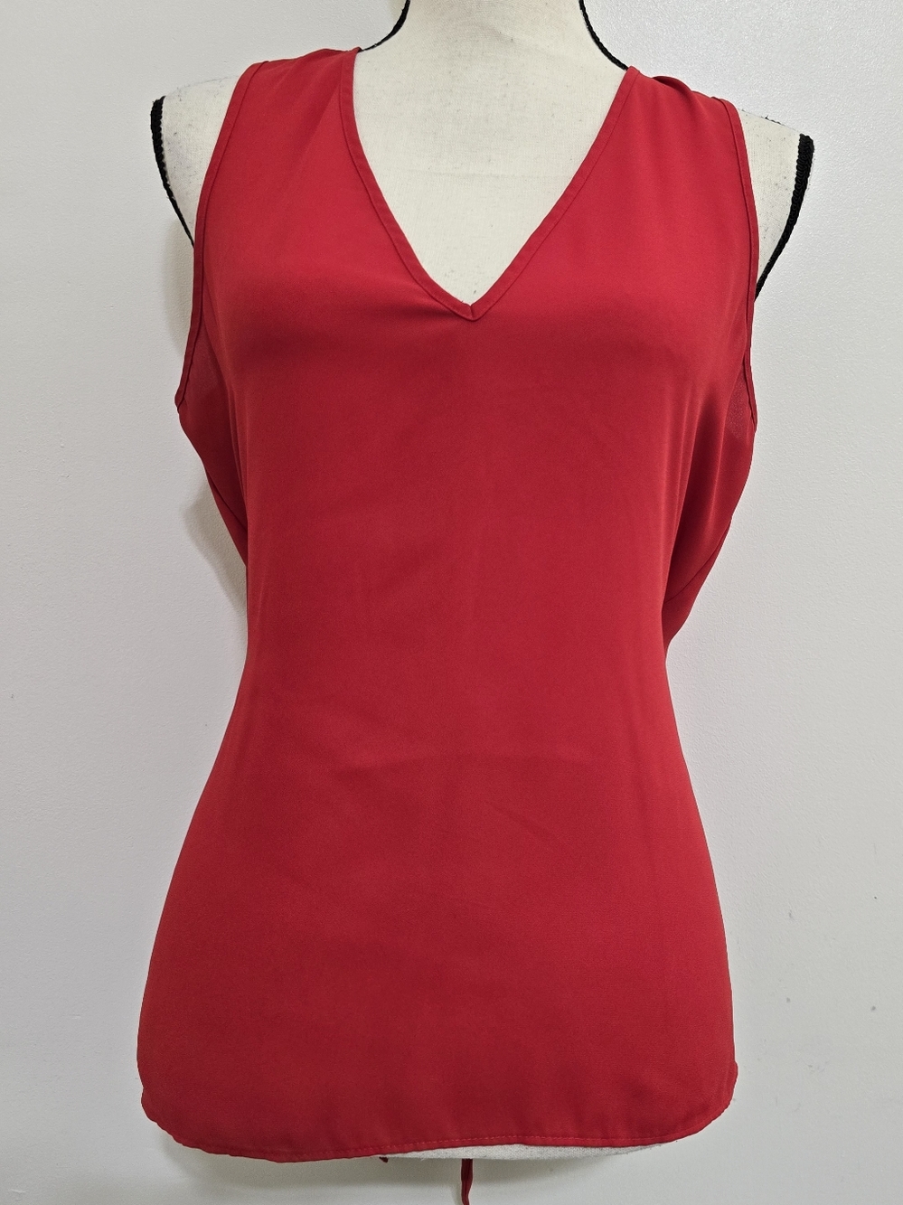 EXPRESS size Medium Sleeveless Split Back Tie Waist Blouse Red